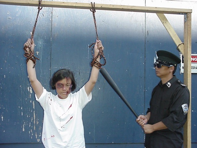 http://fr.clearharmony.net/a_images/2004/12/2004-12-10-2004-8-9-torture_loh.jpg